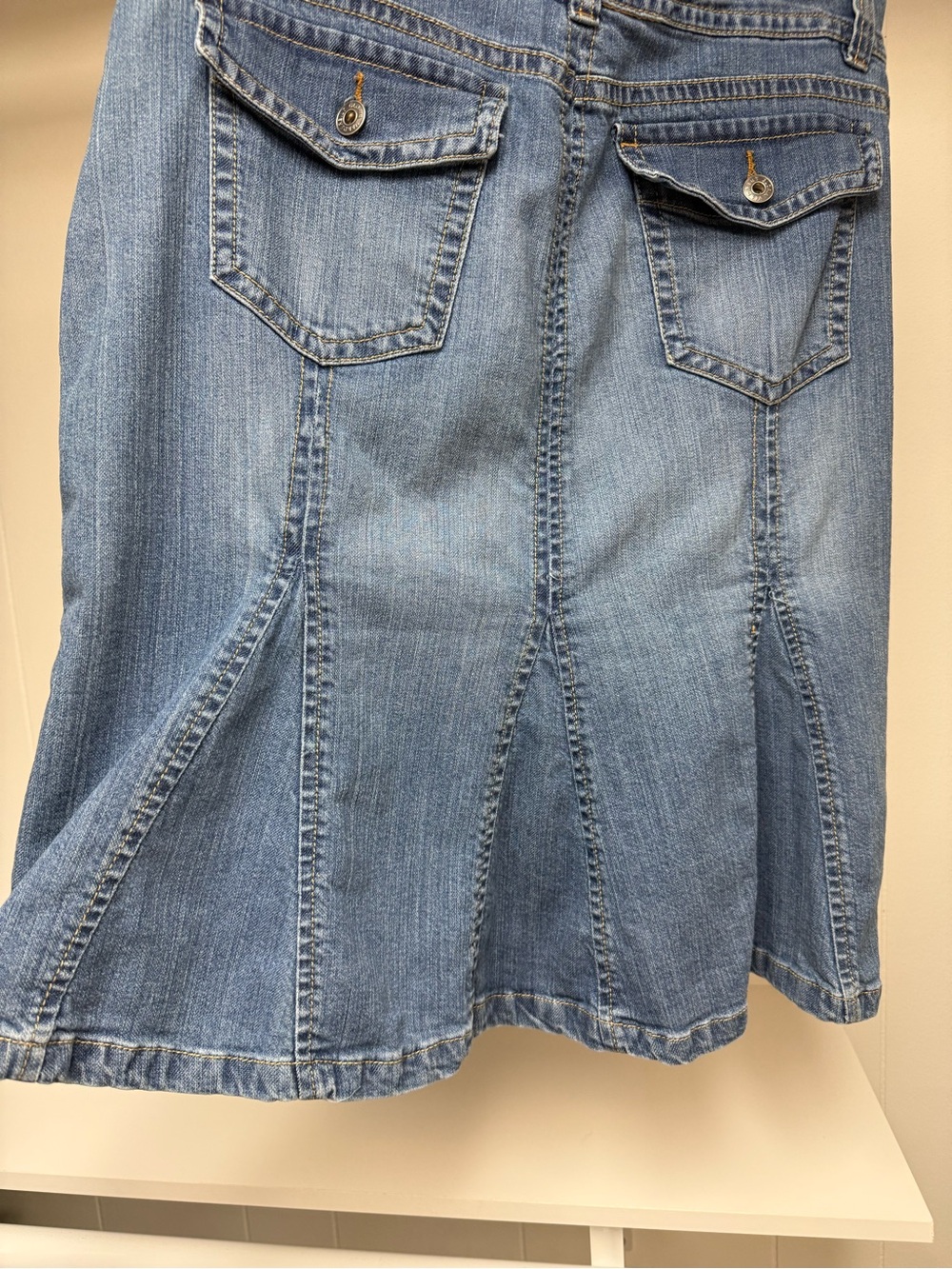 Vintage '90s Denim High-Waisted Skirt with Godets Gloria Vanderbilt Size 10 - Picture 5 of 13
